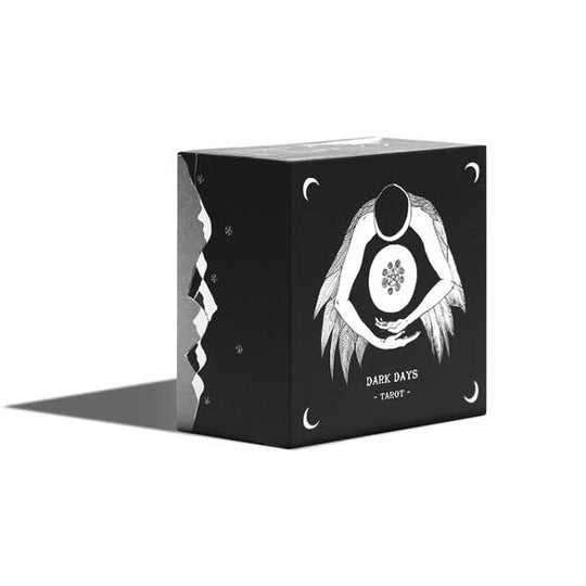 LUXURIOUS BOX WITH INTRICATE ARTWORK PROTECTS YOUR CARDS